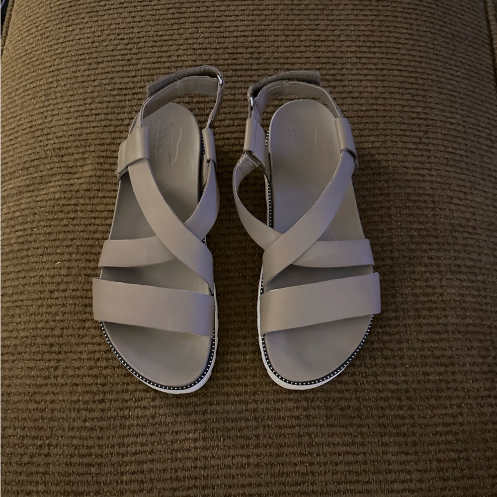Sorel brand taupe flat form sandals.  Like new condition, very comfortable.